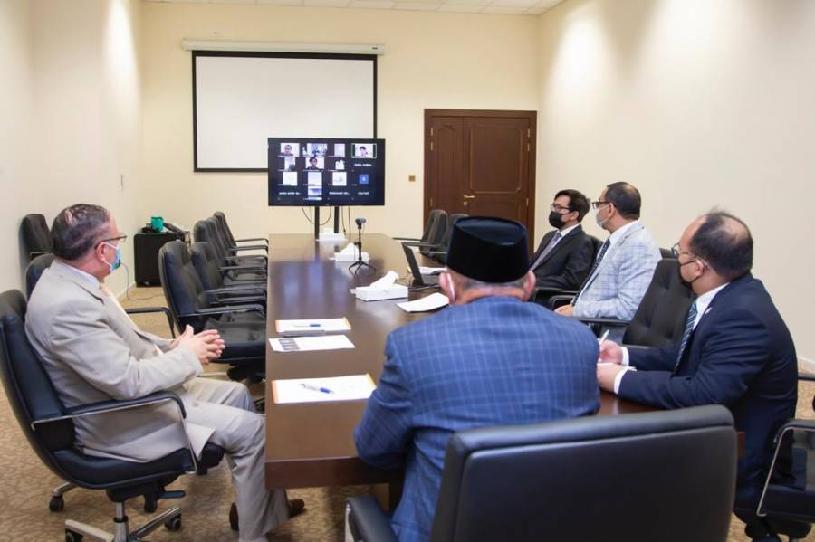 مدير الجامعة القاسمية يلتقي سفير أندونيسيا لدى الدولة ويطلعه على الجوانب الأكاديمية في الجامعة