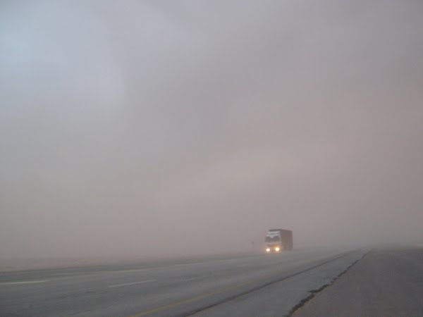 الامن العام : اغلاق طريق وادي عربة وطريق مطار العقبة بسبب الغبار الكثيف