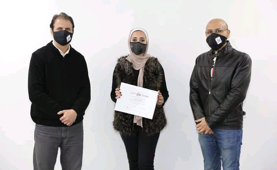 الزميلة فرح أبو رمان .. مبارك شهادة دورة مهارات التحرير ومبادئ الصياغة من أكاديمية رؤيا