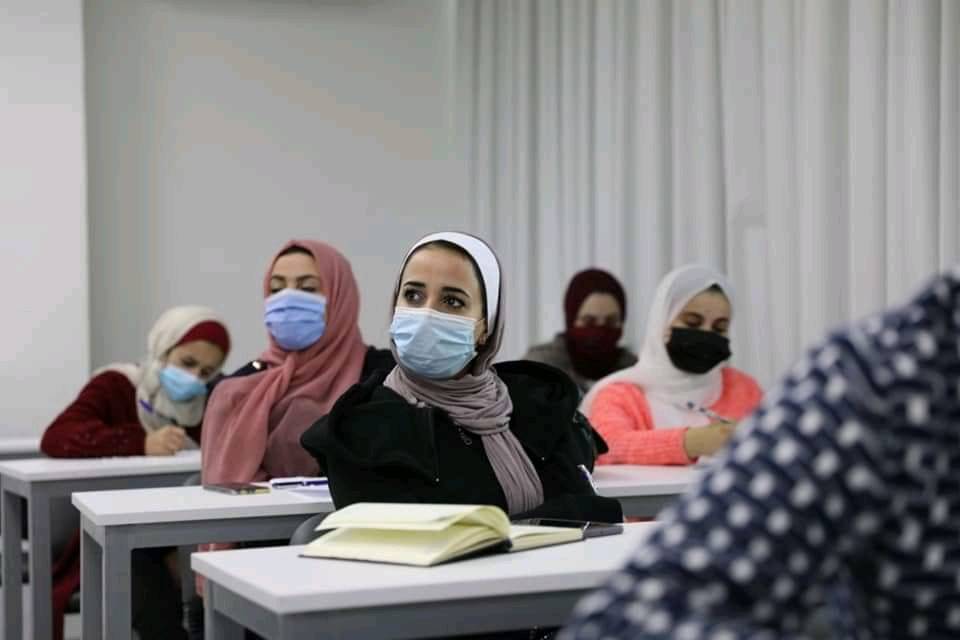 الزميلة فرح أبو رمان .. مبارك شهادة دورة مهارات التحرير ومبادئ الصياغة من أكاديمية رؤيا