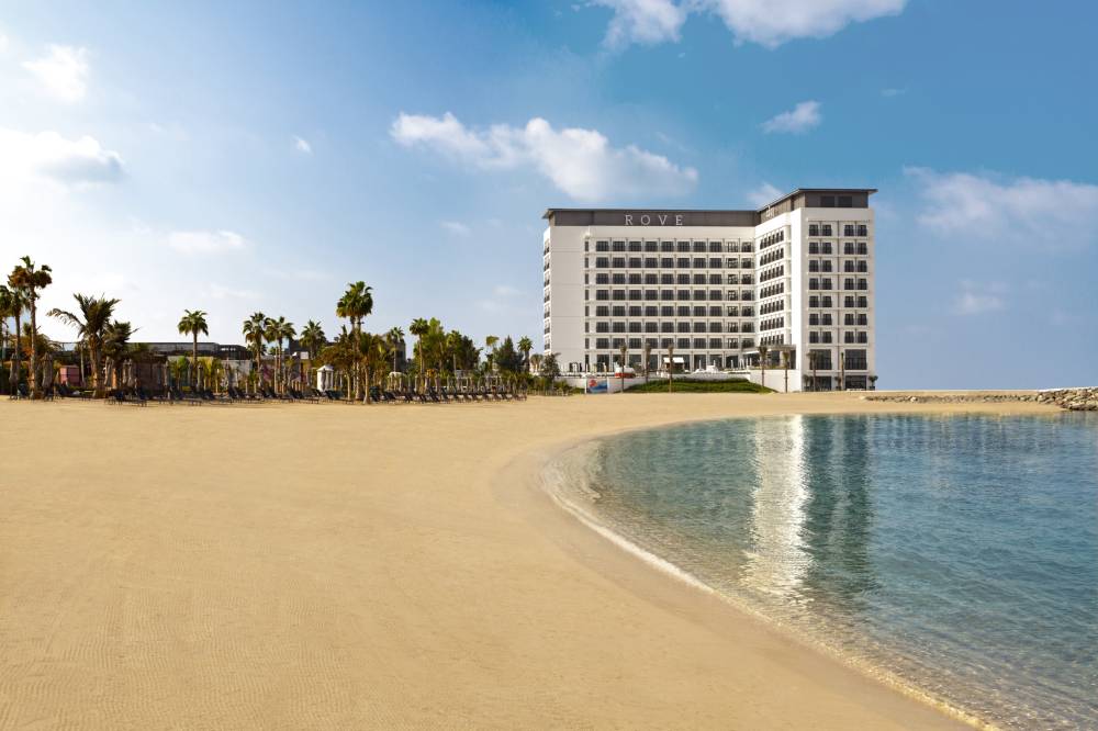  روڤ للفنادق تفتتح فندق روڤ لا مير بيتش لتعيد تعريف مفهوم الإقامة المترفة والمريحة في المنتجعات الشاطئية