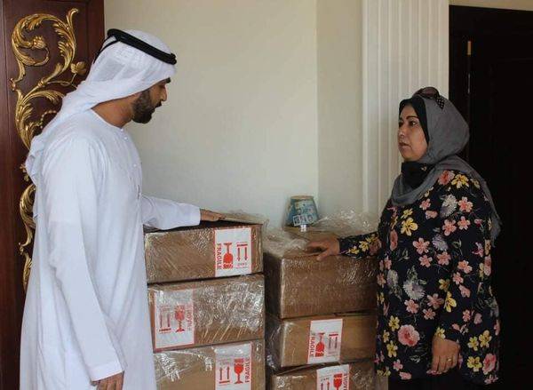 السفارة الإماراتية تنفذ مبادرة توزيع اجهزة حاسوب في الأردن