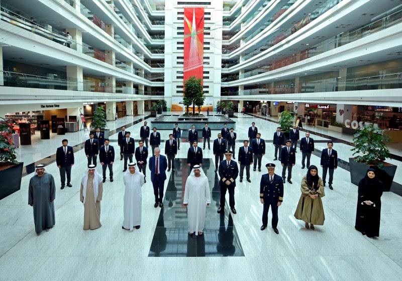 أكاديمية الإمارات لتدريب الطيارين تحتفل بتخريج أول فوج من طلبتها