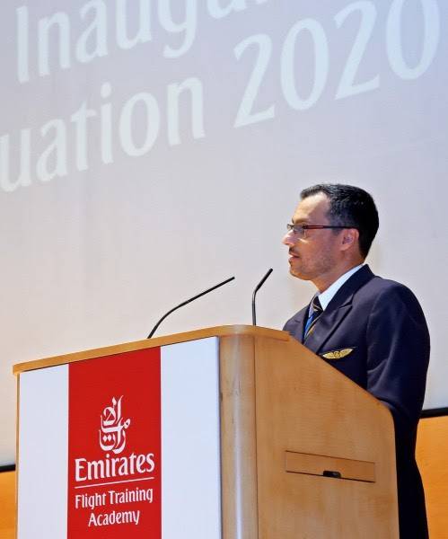 أكاديمية الإمارات لتدريب الطيارين تحتفل بتخريج أول فوج من طلبتها