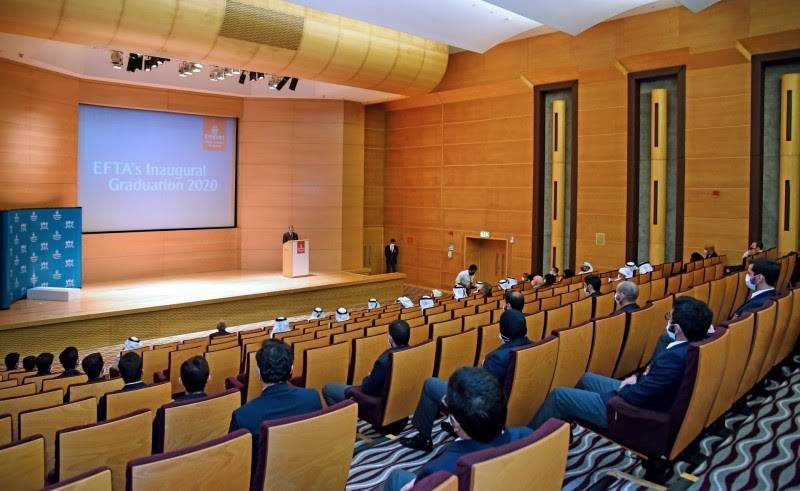 أكاديمية الإمارات لتدريب الطيارين تحتفل بتخريج أول فوج من طلبتها