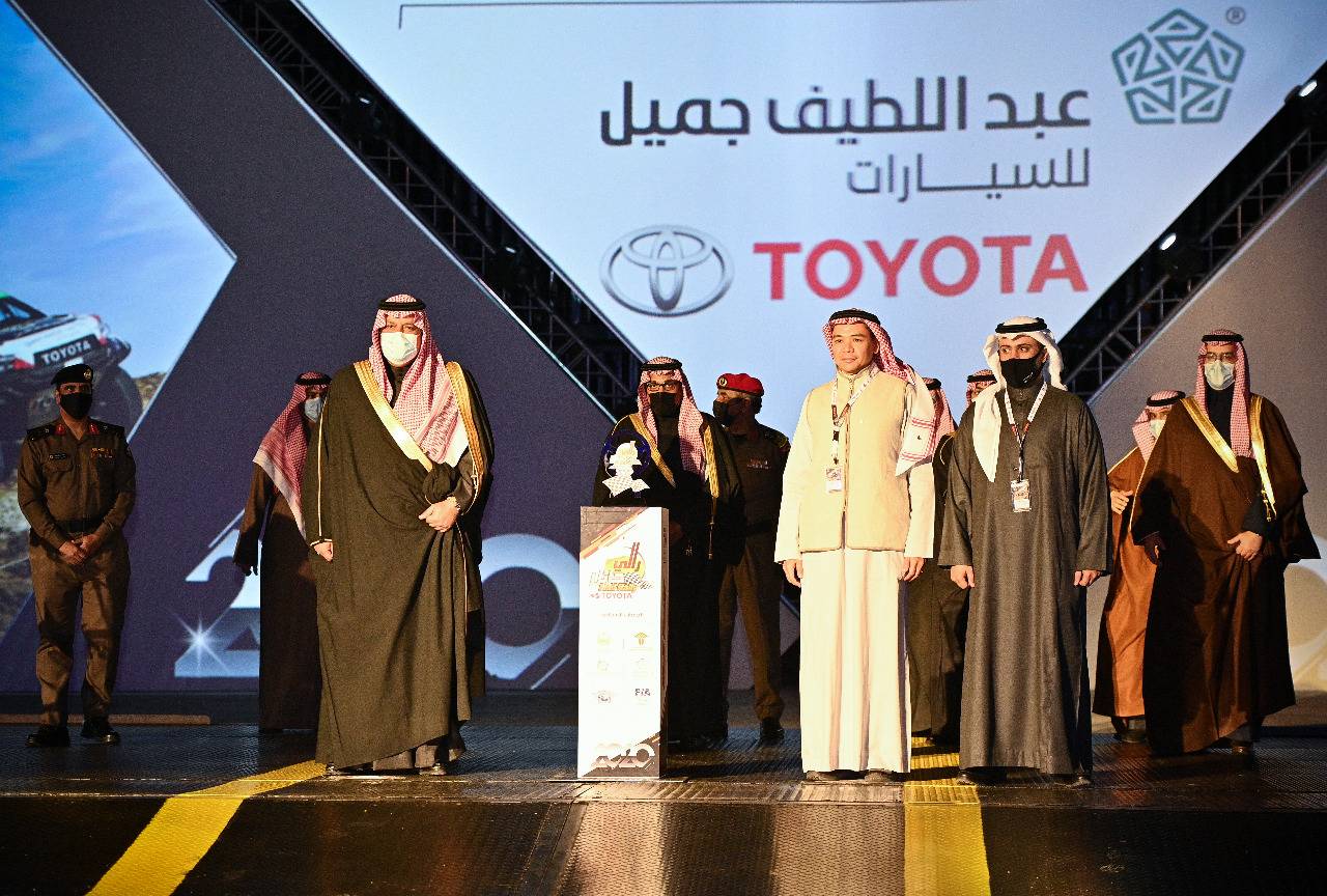 الأمير عبدالعزيز بن سعد يتوج حائل عاصمة للراليات العالمية