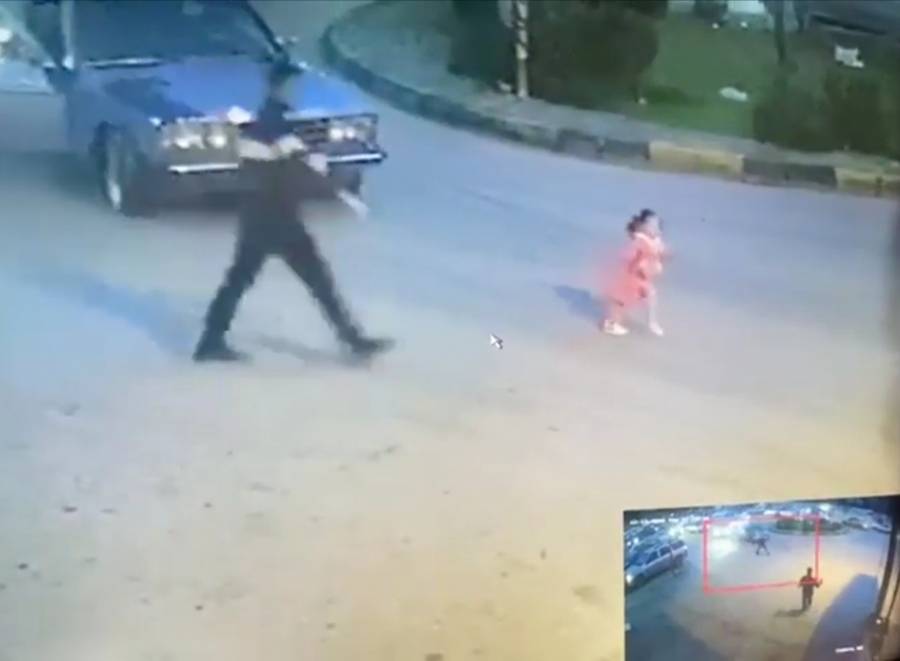 بالفيديو .. العناية الالهية تنقذ طفلة سقطت من مركبة والدها من موت محقق في اربد