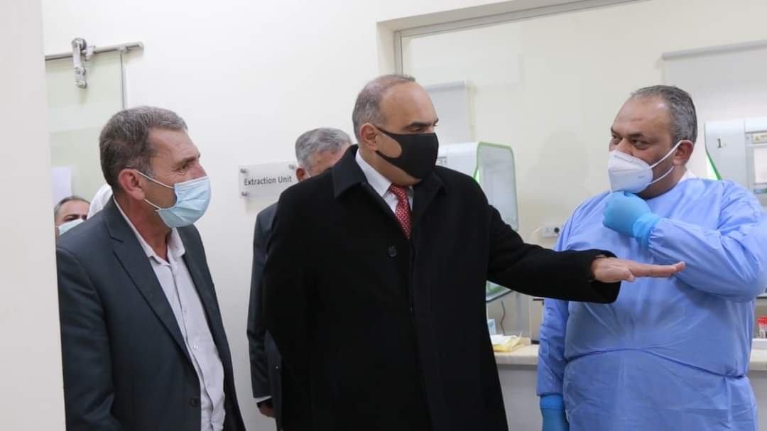 رئيس الوزراء يتفقد مديرية المختبرات التابعة لوزارة الصحة