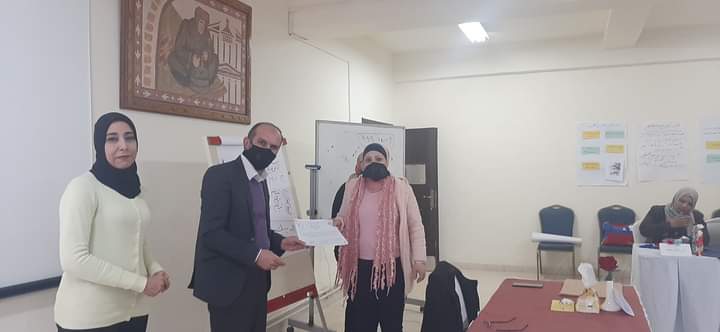 التدريب المهني : تخريج الدورة التدريبية لموظفين المؤسسة الاستهلاكية المدنية 