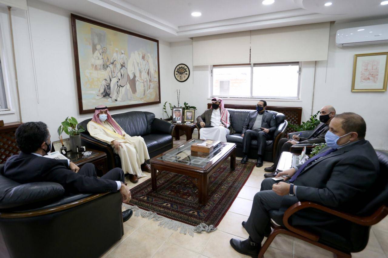 وزير السياحة يكرم سفير خادم الحرمين الشريفين لدى الأردن