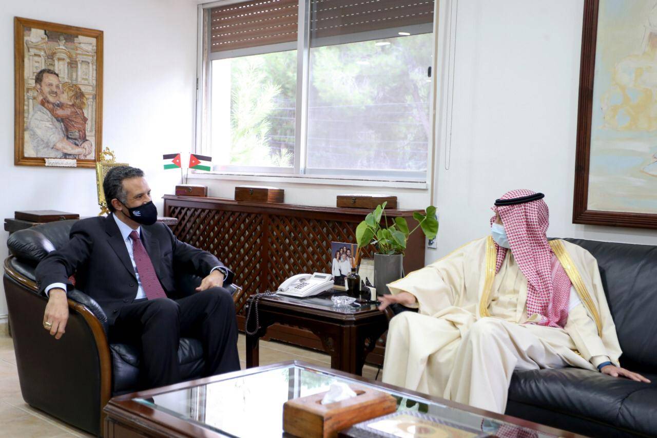 وزير السياحة يكرم سفير خادم الحرمين الشريفين لدى الأردن