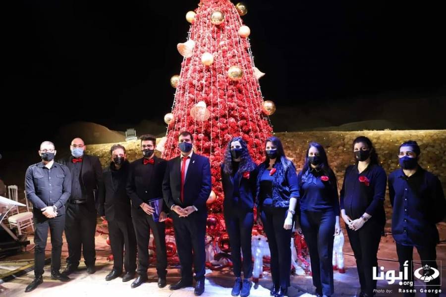 وزير السياحة يرعى حفل إضاءة شجرة عيد الميلاد في موقع معمودية السيد المسيح – المغطس