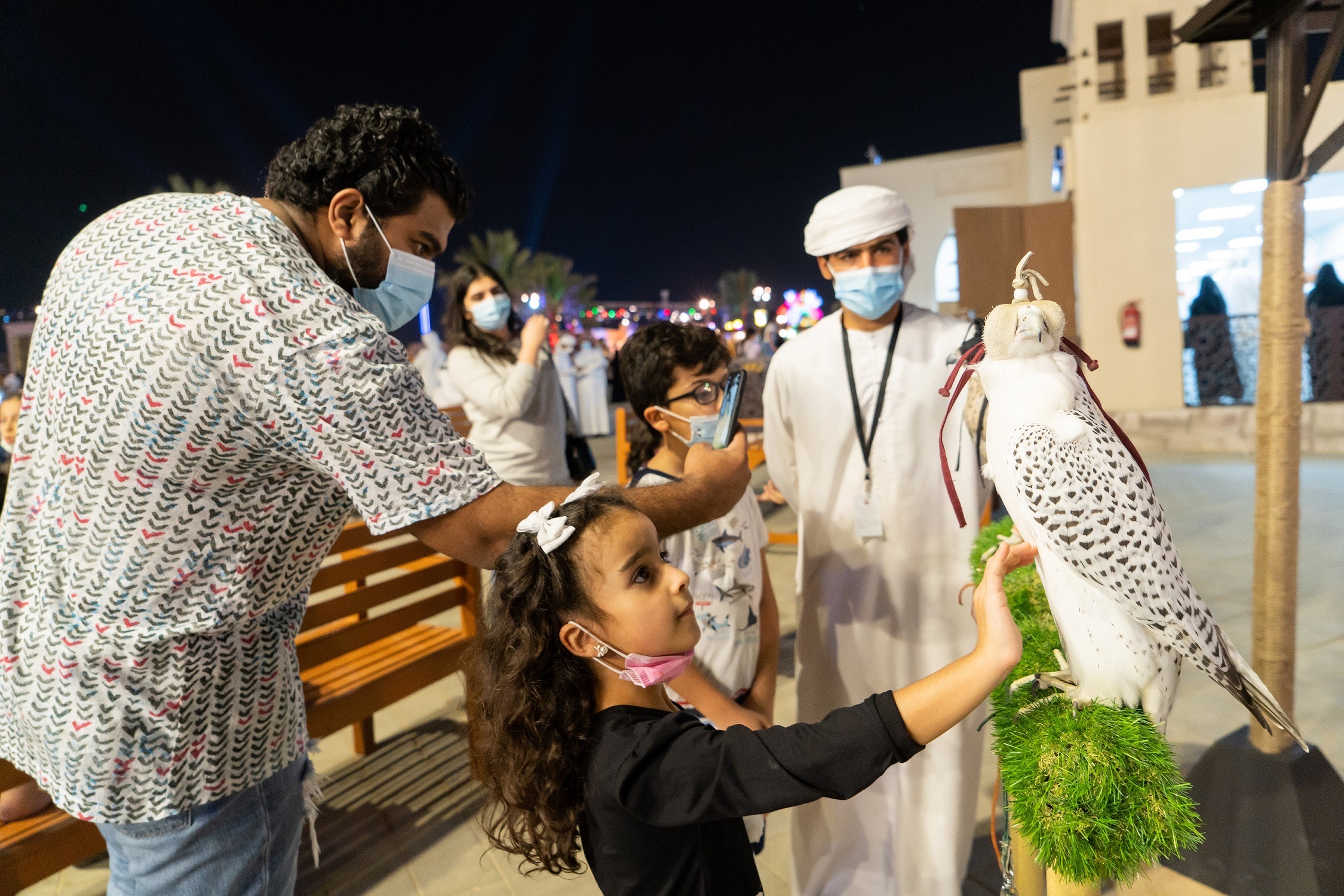 مُشاركة فاعلة لنادي صقاري الإمارات في مهرجان الشيخ زايد للتراث