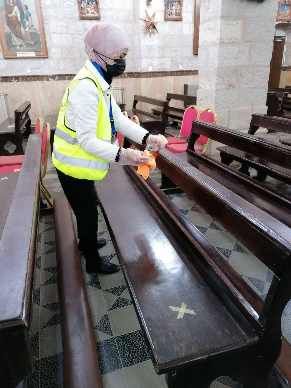 مادبا .. كلنا الاردن تنفذ حملة تطوعية لتعقيم الكنائس