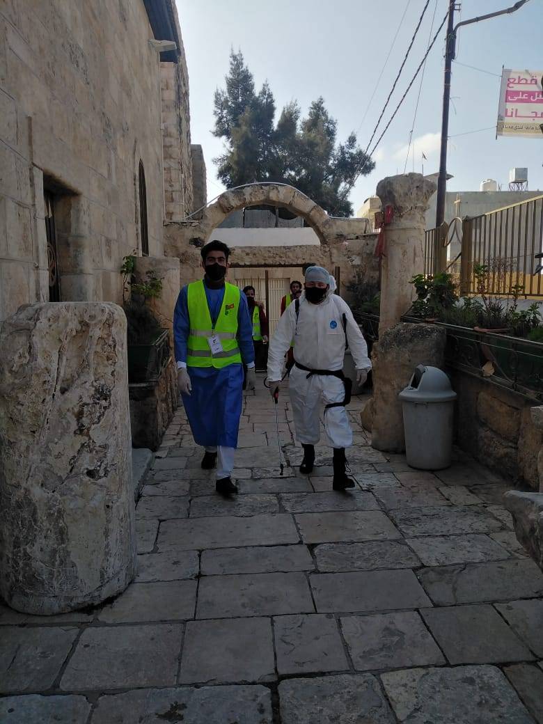 مادبا .. كلنا الاردن تنفذ حملة تطوعية لتعقيم الكنائس