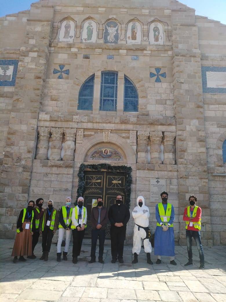 مادبا .. كلنا الاردن تنفذ حملة تطوعية لتعقيم الكنائس