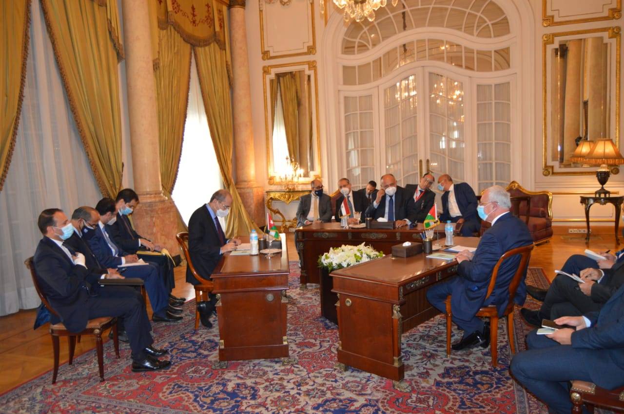 الرئيس المصري يستقبل وزيرا الخارجية الأردني والفلسطينيي قبيل مشاركتهما في الاجتماع التشاوري الثلاثي