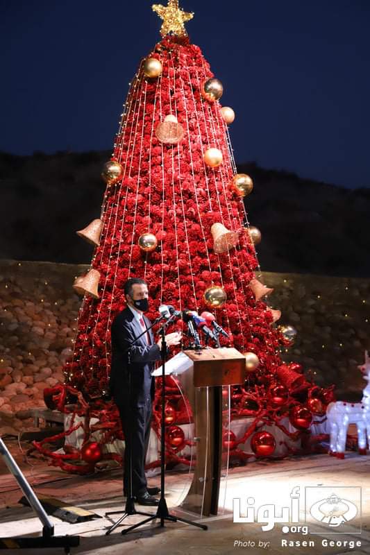 وزير السياحة يرعى حفل إضاءة شجرة عيد الميلاد في موقع معمودية السيد المسيح – المغطس