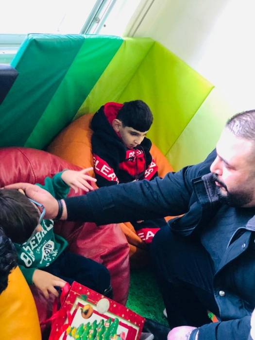 السفير أيهم زكي معايعة يقوم بزيارة إلى مركز الأطفال المبتسمين لذوي الاحتياجات الخاصة