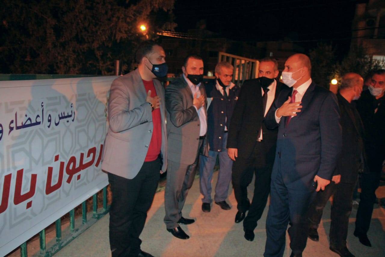 رئيس مجلس النواب يشارك في إضاءة شجرة عيد الميلاد بمدينة الحصن بإربد