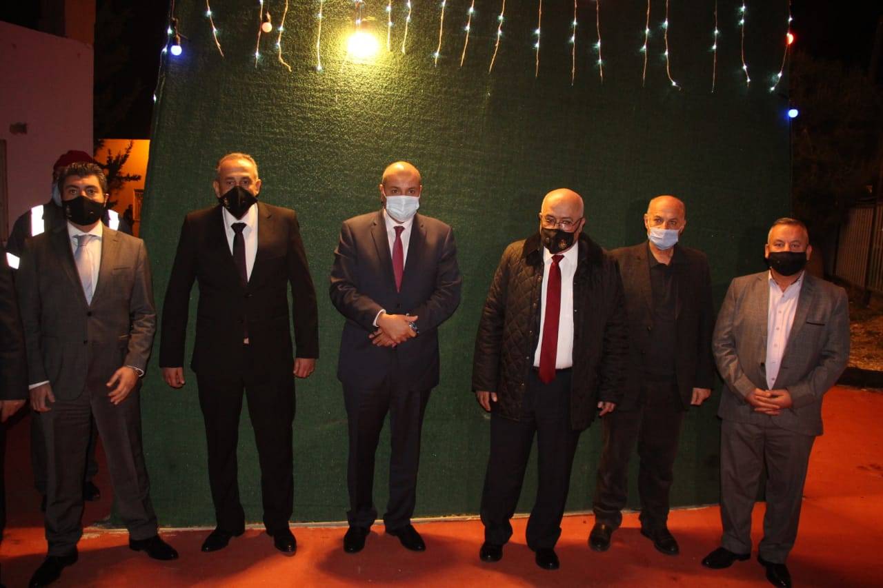 رئيس مجلس النواب يشارك في إضاءة شجرة عيد الميلاد بمدينة الحصن بإربد