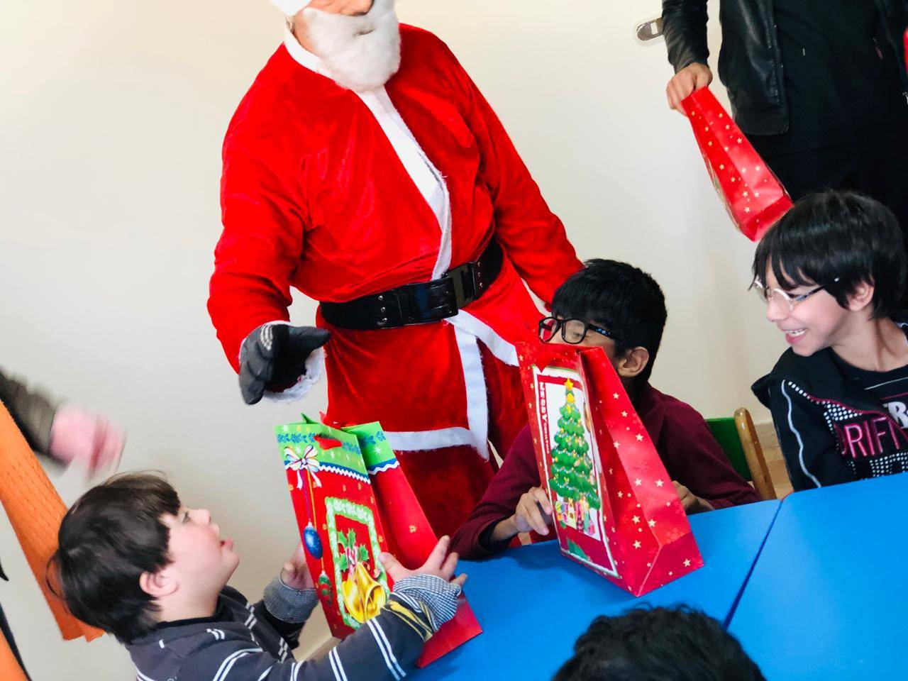 السفير أيهم زكي معايعة يقوم بزيارة إلى مركز الأطفال المبتسمين لذوي الاحتياجات الخاصة