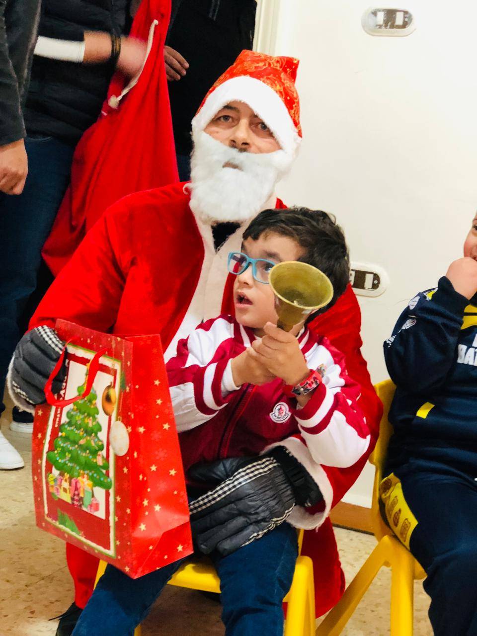 السفير أيهم زكي معايعة يقوم بزيارة إلى مركز الأطفال المبتسمين لذوي الاحتياجات الخاصة