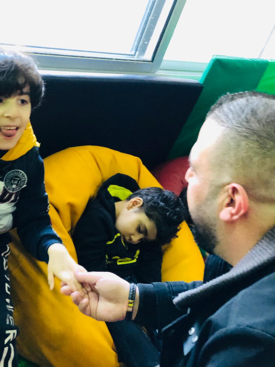 السفير أيهم زكي معايعة يقوم بزيارة إلى مركز الأطفال المبتسمين لذوي الاحتياجات الخاصة