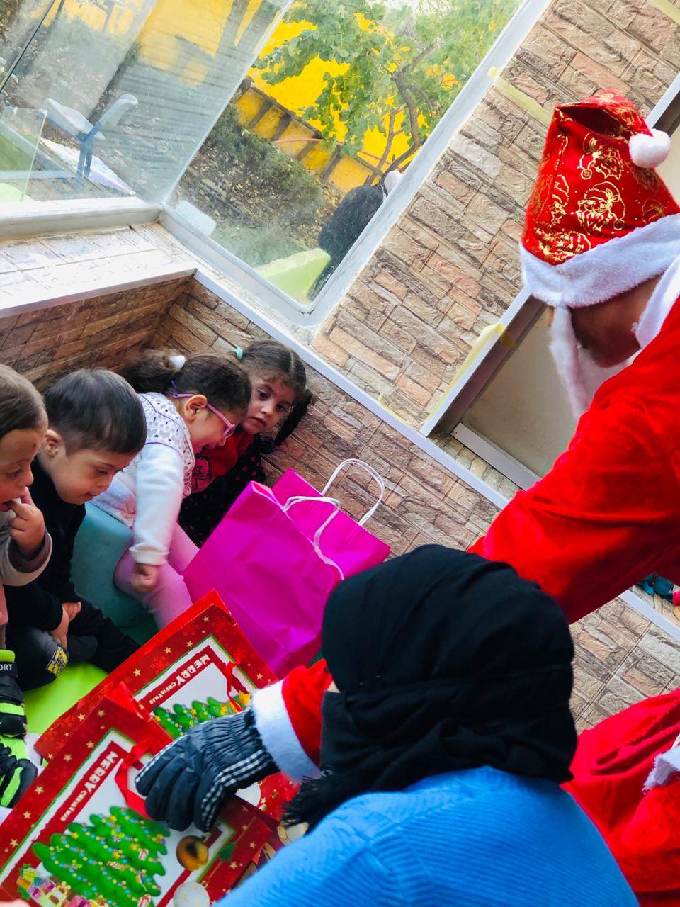 السفير أيهم زكي معايعة يقوم بزيارة إلى مركز الأطفال المبتسمين لذوي الاحتياجات الخاصة