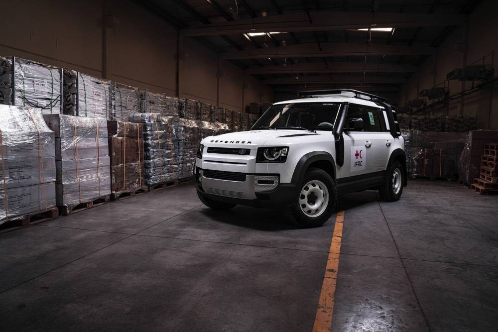 لاند روڤر ديفندر الجديدة تدعم عمليات الاستجابة الطارئة لدى الاتحاد الدولي للصليب الأحمر والهلال الأحمر في دبي 