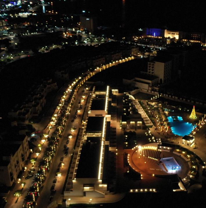 سرايا العقبة تحتفل بإضاءة شجرة عيد الميلاد