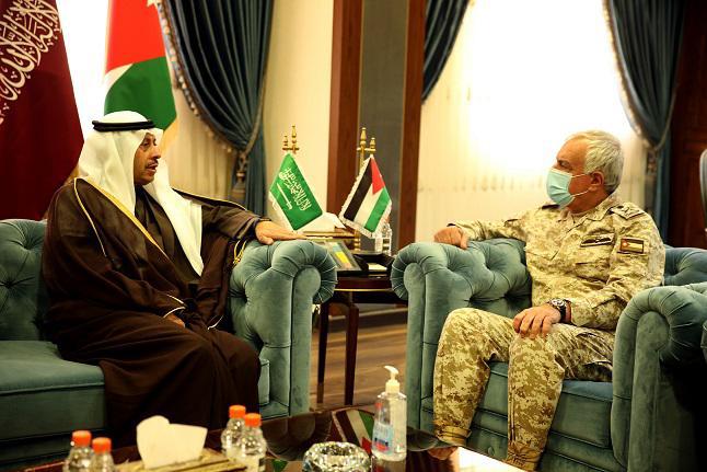 رئيس هيئة الأركان المشتركة يلتقي بسفير المملكة العربية السعودية لدى الأردن