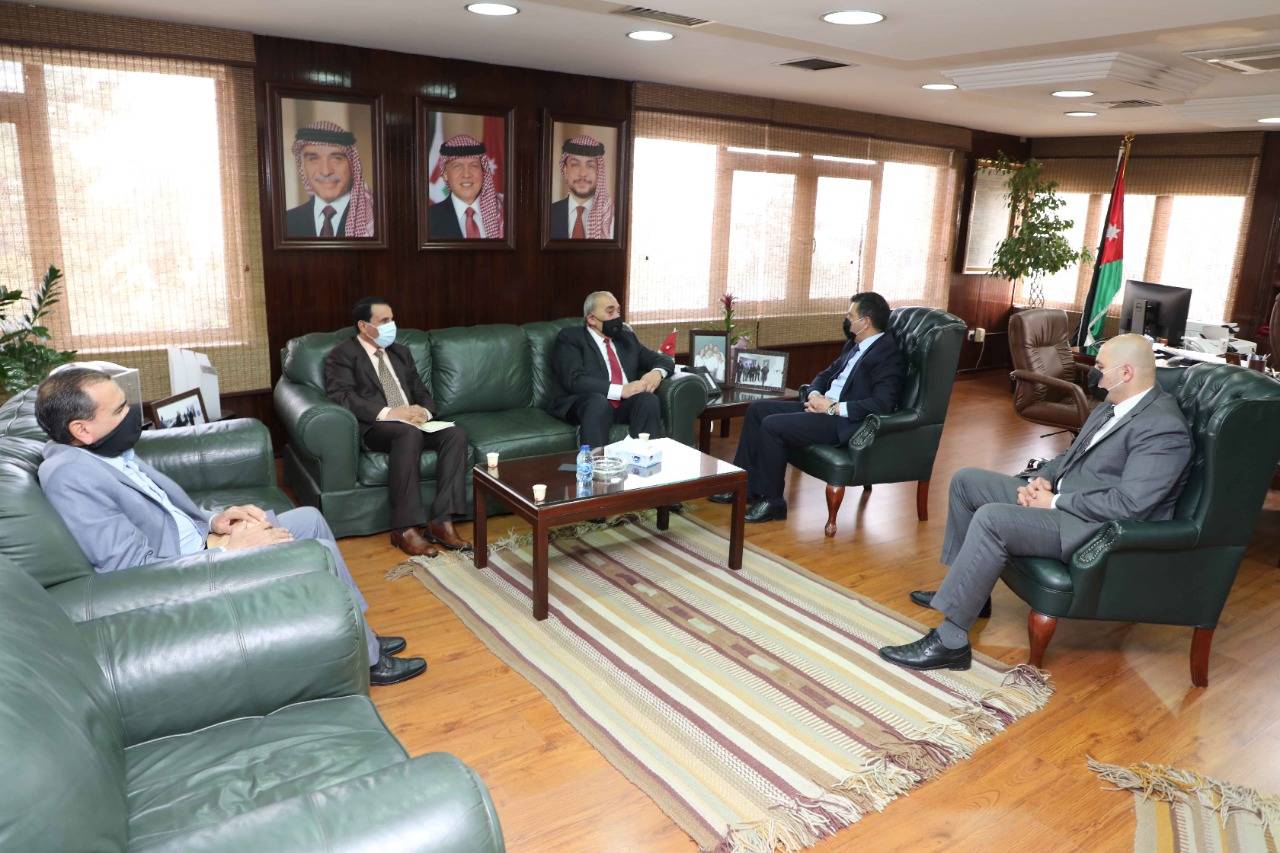 وزير المياه والري : تجديد اتفاقية شراء خدمات الامن وحماية لمرافق المياه توفر مئات فرص العمل للمتقاعدين العسكريين