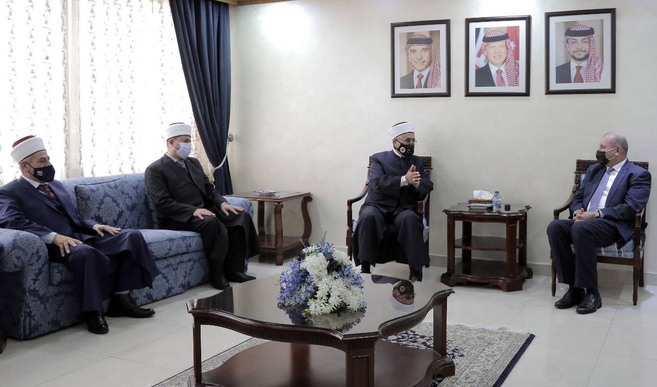 العودات يلتقي قاضي القضاة