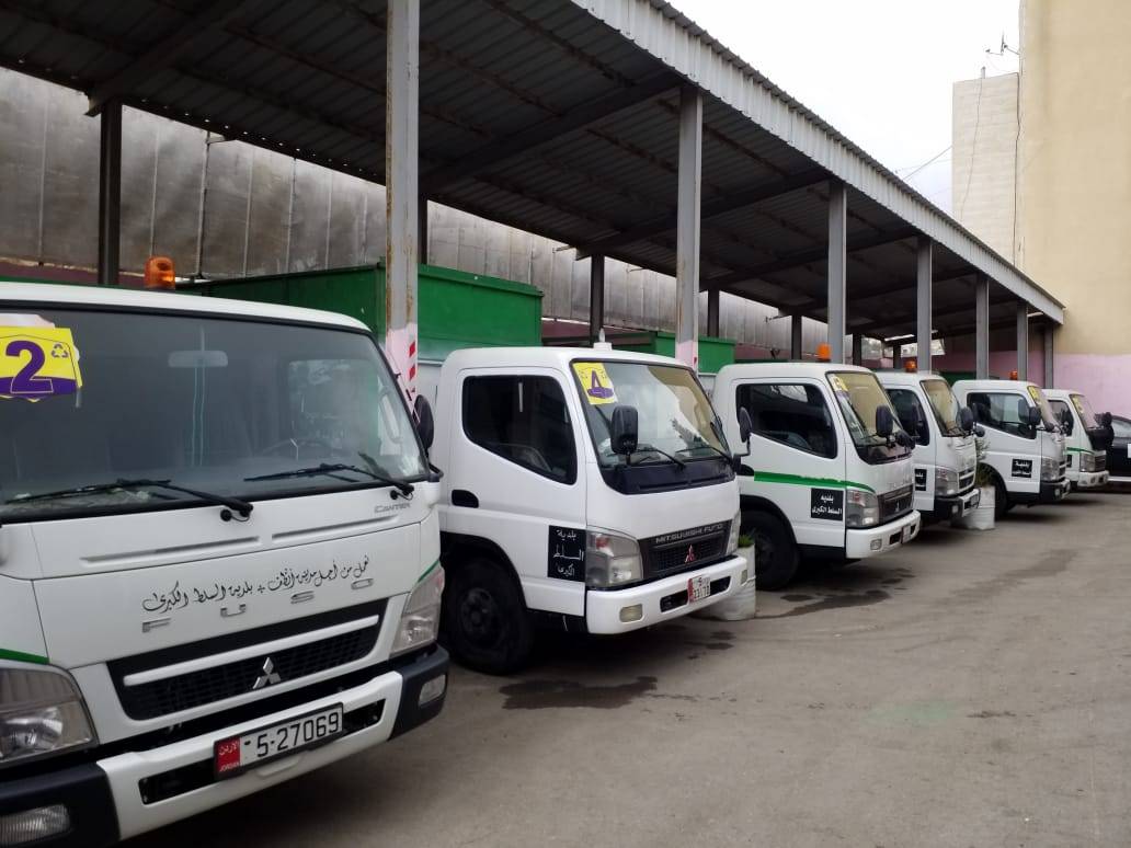 بلدية السلط تعزز أسطول آلياتها بضاغطة سعة 16متر مكعب 