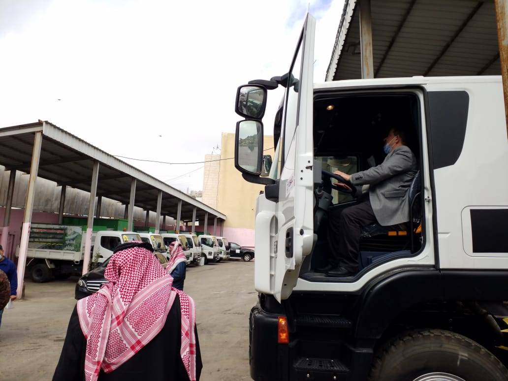 بلدية السلط تعزز أسطول آلياتها بضاغطة سعة 16متر مكعب 