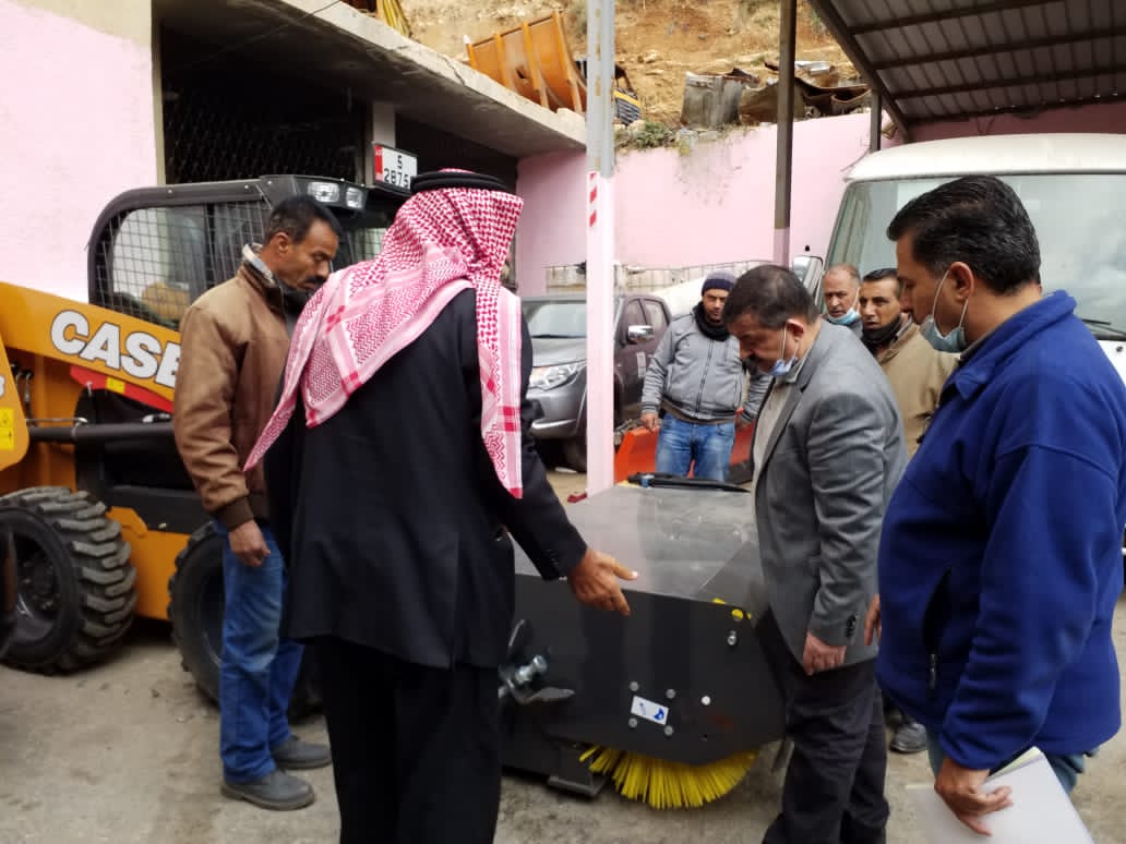 بلدية السلط تعزز أسطول آلياتها بضاغطة سعة 16متر مكعب 