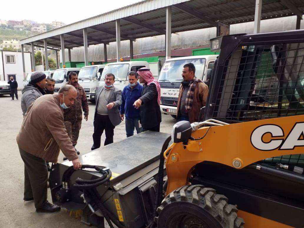بلدية السلط تعزز أسطول آلياتها بضاغطة سعة 16متر مكعب 