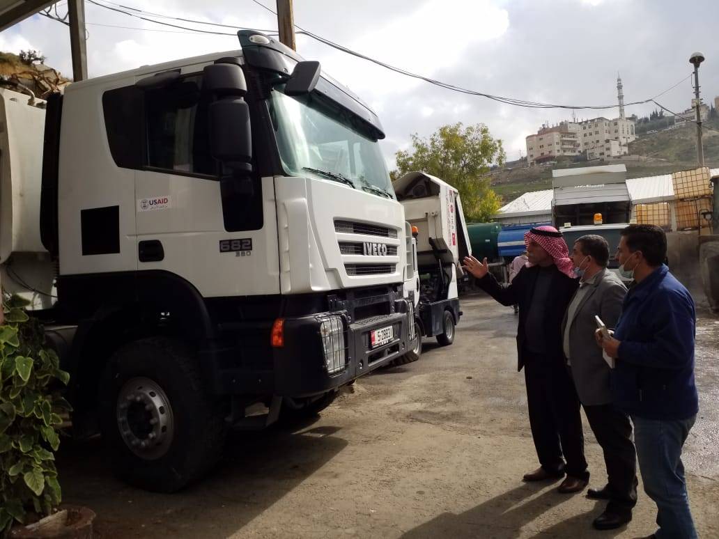 بلدية السلط تعزز أسطول آلياتها بضاغطة سعة 16متر مكعب 