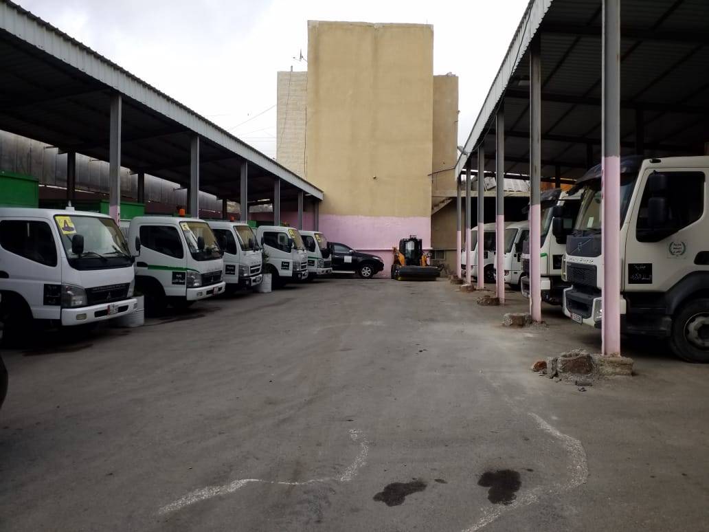 بلدية السلط تعزز أسطول آلياتها بضاغطة سعة 16متر مكعب 