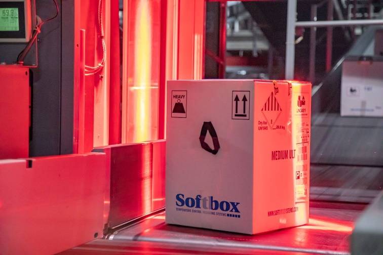 شركة UPS تعلن عن تسليم الشحنة الأولى من لقاح فايزر وبيونتيك المضاد لفيروس كورونا إلى المملكة العربية السعودية