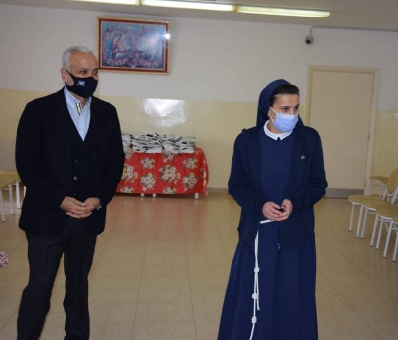 المفلح يطمئن على كبار السن المنتفعين في بيت العناية الانسانية بالفحيص