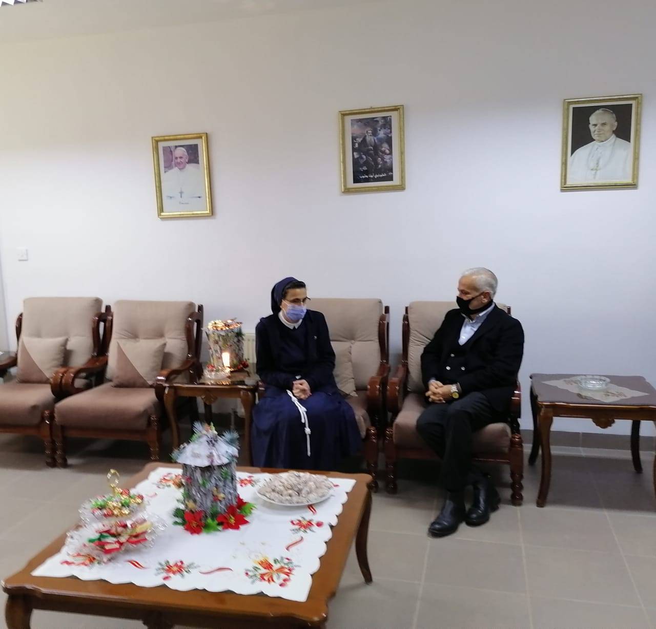 المفلح يطمئن على كبار السن المنتفعين في بيت العناية الانسانية بالفحيص