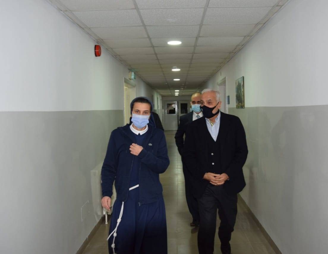 المفلح يطمئن على كبار السن المنتفعين في بيت العناية الانسانية بالفحيص