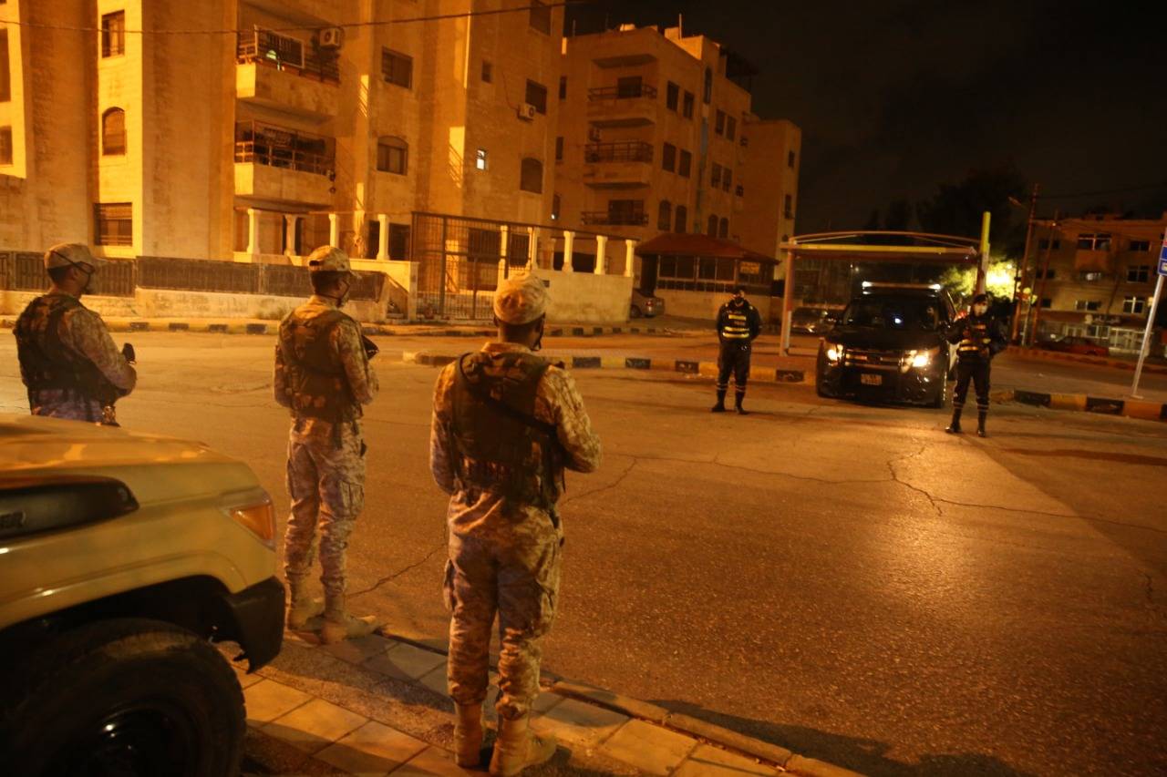 القوات المسلحة تنتشر على مداخل ومخارج محافظات المملكة