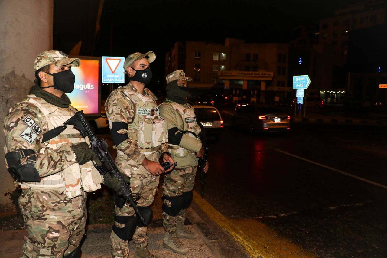 القوات المسلحة تنتشر على مداخل ومخارج محافظات المملكة