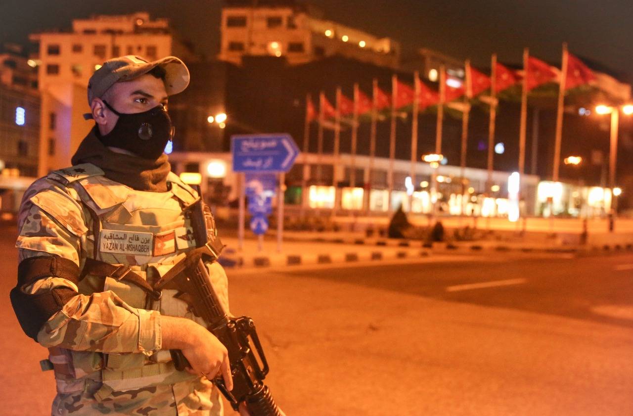 القوات المسلحة تنتشر على مداخل ومخارج محافظات المملكة