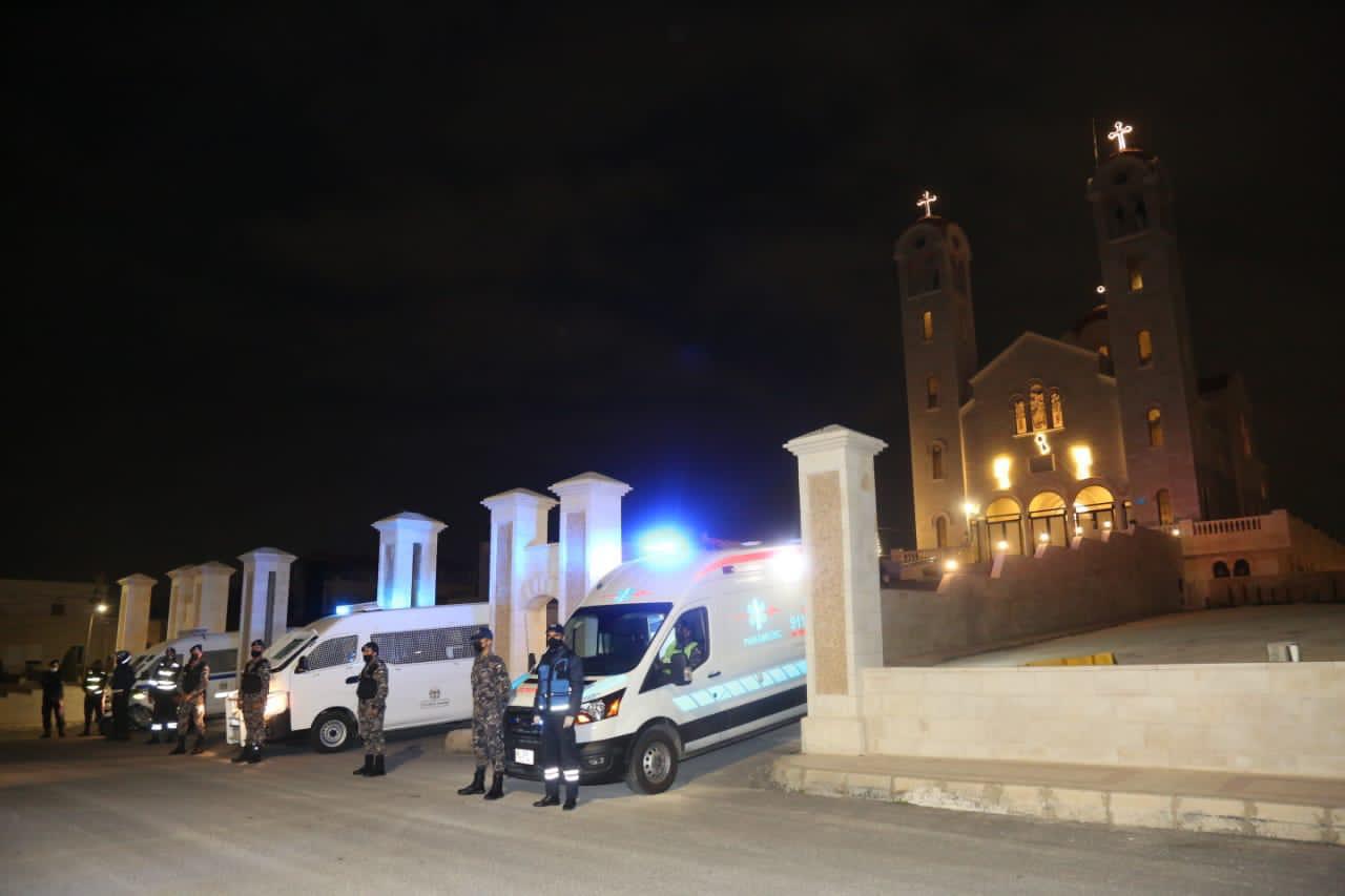 صور من الميدان : تزامناً مع الأعياد .. نشامى الامن العام ينفذون خطة أمنية حول الكنائس وفي الأسواق