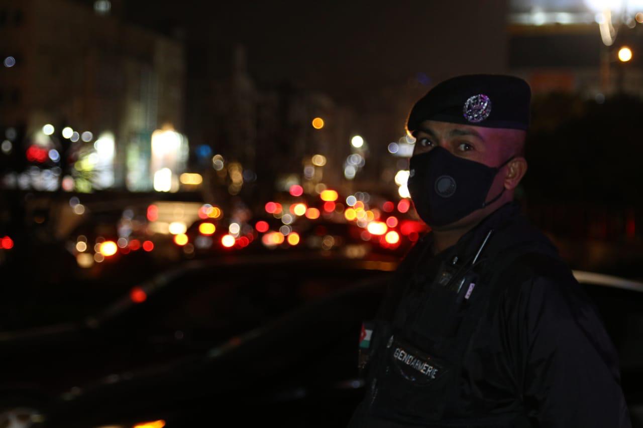 صور من الميدان : تزامناً مع الأعياد .. نشامى الامن العام ينفذون خطة أمنية حول الكنائس وفي الأسواق