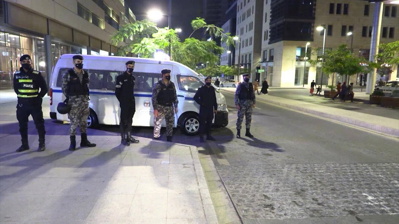 صور من الميدان : تزامناً مع الأعياد .. نشامى الامن العام ينفذون خطة أمنية حول الكنائس وفي الأسواق